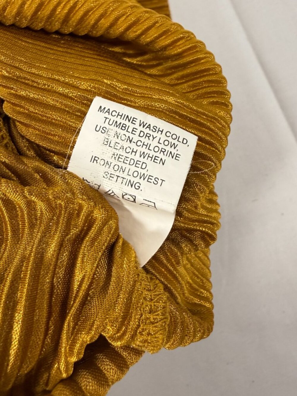 Kendall + Kylie Gold Metallic Pleated Ruffle Cami Top Size M Medium - Picture 8 of 8